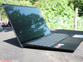 华硕ZenBook 14X OLED AMD笔记本电脑评测中。颜色多，电池寿命长，价格低