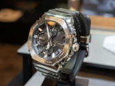 卡西欧 G-Shock GMC-B2100Y-1AER（如图）拥有我们熟悉的 2100 系列金属外形和结构。(图片来源：Impress Watch）