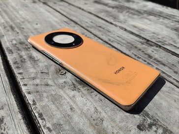 Honor X9b 后侧（图片来源：Darryl Linington - NoteBookCheck）