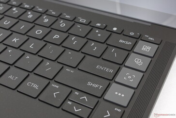 特殊的MyHP键的颜色比键盘的其他部分更浅。注意专用的指纹识别按钮，而不是电源-指纹组合按钮