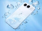 OPPO A7 Pro 将单颗摄像头集成于一个大型药丸状的摄像头模组中。