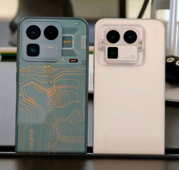 Realme Neo 8 三星堆限量版和 Realme GT 8 Pro。