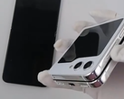 Galaxy Z Flip机型 "上手体验。(来源：SlashLeaks)