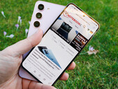 三星Galaxy S23评论。小巧的S23智能手机实现了最大的飞跃