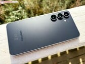 图中所示的三星Galaxy S25 FE的继任机型预计在设计上变化甚微。