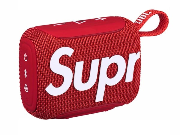 Supreme JBL Go 5 的按钮是白色的。