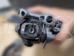 大疆创新 Mini 5 Pro 近距离拍摄，配备 24 毫米和 f/1.8 摄像头。(图片来源：via DroneXL &amp;amp; Jasper Ellens）