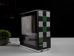 Framework Desktop 模块化微型电脑，带有 AMD 品牌和定制瓷砖前面板设计（图片来源：ETA PRIME）