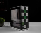 Framework Desktop 模块化微型电脑，带有 AMD 品牌和定制瓷砖前面板设计（图片来源：ETA PRIME）