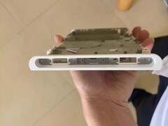 传闻中的任天堂 Switch 2 OLED 原型机的假想框架（如图）让一些满怀希望的玩家相信任天堂 Switch 2 OLED 已经在制作中。(图片来源：Gazlog）