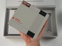 AceMagic Retro X5 只有手掌大小，却拥有令人难以置信的强大功能。