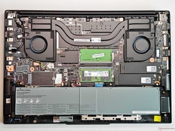 ThinkPad P16v Gen 3 的冷却装置可承受 80 瓦的功率。(图片来源：Notebookcheck）