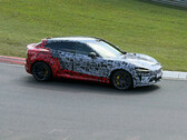 伪装的小米 YU7 GT 在纽博格林赛道。(图片来源：Niubei Shehuiren/微博）