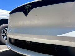 2026 年 Model X 刷新前保险杠摄像头（图片来源：The Kilowatts/X）