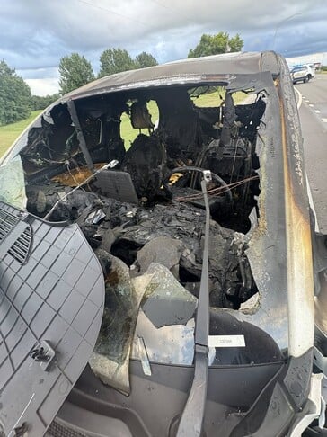 火灾后野马 Mach E 的正面图(图片来源:Chase Roberts)