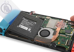 iFixit 对任天堂 Switch 的重新评估导致可修复性得分降低。(来源：iFixit）