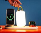 DailyObjects 充电器还可以为便携式台灯充电。