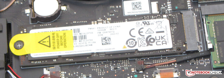 一个PCIe-4 SSD作为系统驱动器。