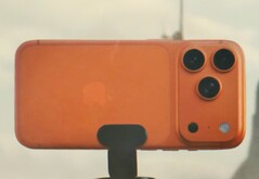 部分 iPhone 17 Pro Max 维修费用高达 799 美元（图片来源：Apple)