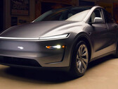 Model Y Juniper 配备自适应矩阵式前大灯（图片来源：Jay Leno/YT）