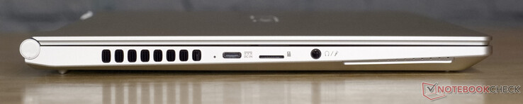 带电源输入的USB-C；微型SD读卡器；3.5毫米音频插孔