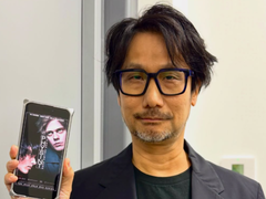 Hideo Kojima 在手机上展示 Physint 的海报