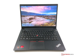 在审查中。联想ThinkPad E14 G3。测试模型由Campuspoint提供。