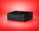 iiyama 迷你电脑,配有前置 USB 端口、一个 USB-C 端口、一个 SD 读卡器和侧面通风孔。