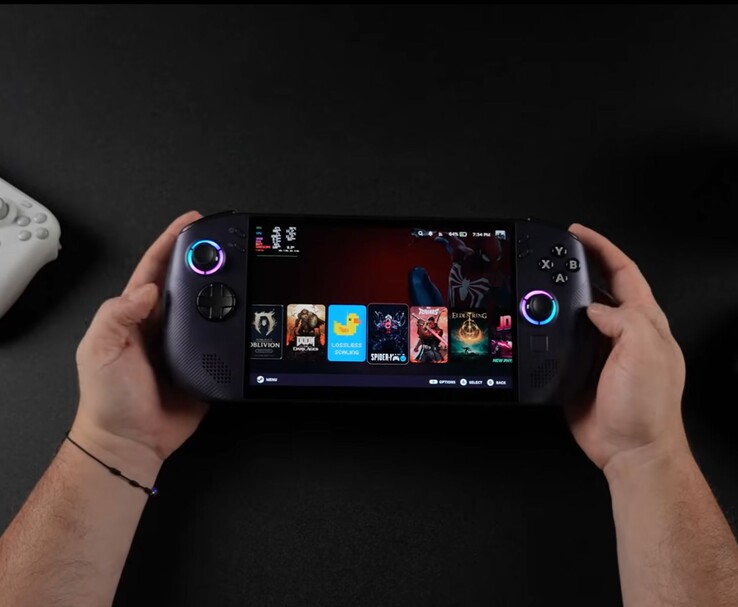 联想Legion Go S 掌上电脑，配备 SteamOS 界面，可显示多款游戏（图片来源：ETA PRIME via YouTube）