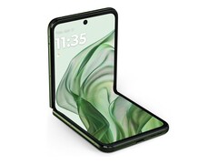 摩托罗拉 Razr+ 2024 有包括春绿在内的四种颜色可供选择。(图片来源：摩托罗拉）