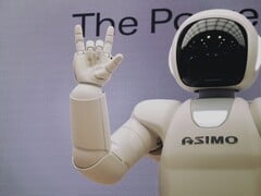 本田开发的 ASIMO 机器人图片（图片来源：Possessed Photography via Unsplash；已裁剪）