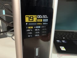 显示屏提供有关能量流的信息