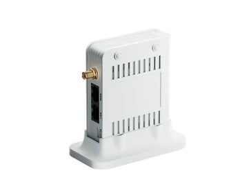 它有一个 LAN 端口、一个 WAN 端口和一个 USB-C 端口。(图片来源：GL.iNet）