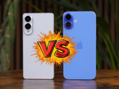 Galaxy S25 Edge 和 iPhone 16 Plus 除了厚度外，其他尺寸都差不多。(图片来源：Versus on YouTube）