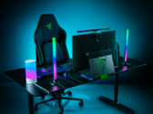 Razer 的 Aether Standing Light Bars 通过一根 USB-C 电源线运行。(图片来源：Razer）