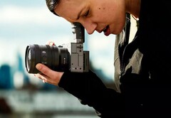 索尼 FX2 配备电子取景器（图片来源：索尼）