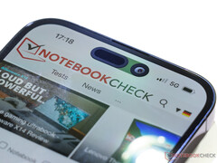 整个iPhone 15系列采用的动态岛不会与所有型号的ProMotion显示屏相吻合,图为iPhone 14 Pro。(图片来源:NotebookCheck)