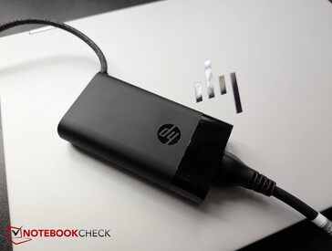 带有 HP 品牌和织物包层