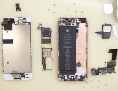 Apple iPhone SE 拆解图（来源：Vrm24）