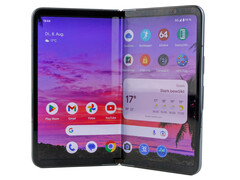 类似 iPhone Fold 的设备（？）(图片来源：Google）