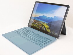 在审查中。KUU LeBook 12.6。测试装置由KUU提供