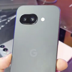 Pixel 9a 应该会有更多的颜色,而不仅仅是在这里展示的黑色版本。(图片来源:Alexis Garza via Shane Craig)