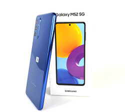 测试三星Galaxy M52 5G。测试装置由NBB.com（notebooksbilliger.de）提供。