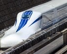 试车跑道上的中欧新干线。(照片：日本中央铁路公司）