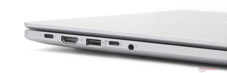 左侧:2 个 USB-C Thunderbolt 4 接口(支持 DisplayPort 2.1 和 Power Delivery),HDMI 2.1,USB-A 3.2 Gen. 1(5 Gbps),3.5 毫米耳机接口