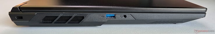 左：USB-A 3.2 Gen.1（5 GBit/s），3.5 毫米音频插孔