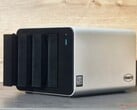 TerraMaster F4-425 Pro 采用高品质铝制外壳。
