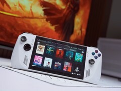 改装后的华硕 ROG Ally 配备 90Wh 电池和定制 3D 打印背板，运行 SteamOS 系统，并在主屏幕上展示 AAA 和独立游戏库。(图片来源：Miner TechTips / YouTube）