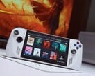 改装后的华硕 ROG Ally 配备 90Wh 电池和定制 3D 打印背板，运行 SteamOS 系统，并在主屏幕上展示 AAA 和独立游戏库。(图片来源：Miner TechTips / YouTube）