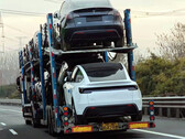 旧款与新款 2025 Model Y 后轮对比（图片来源：OnlyBuyaTesla/X）